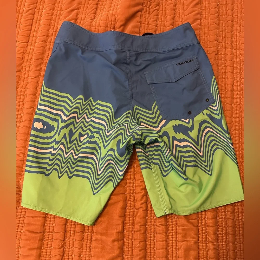 Volcom board shorts - Picture 3 of 5